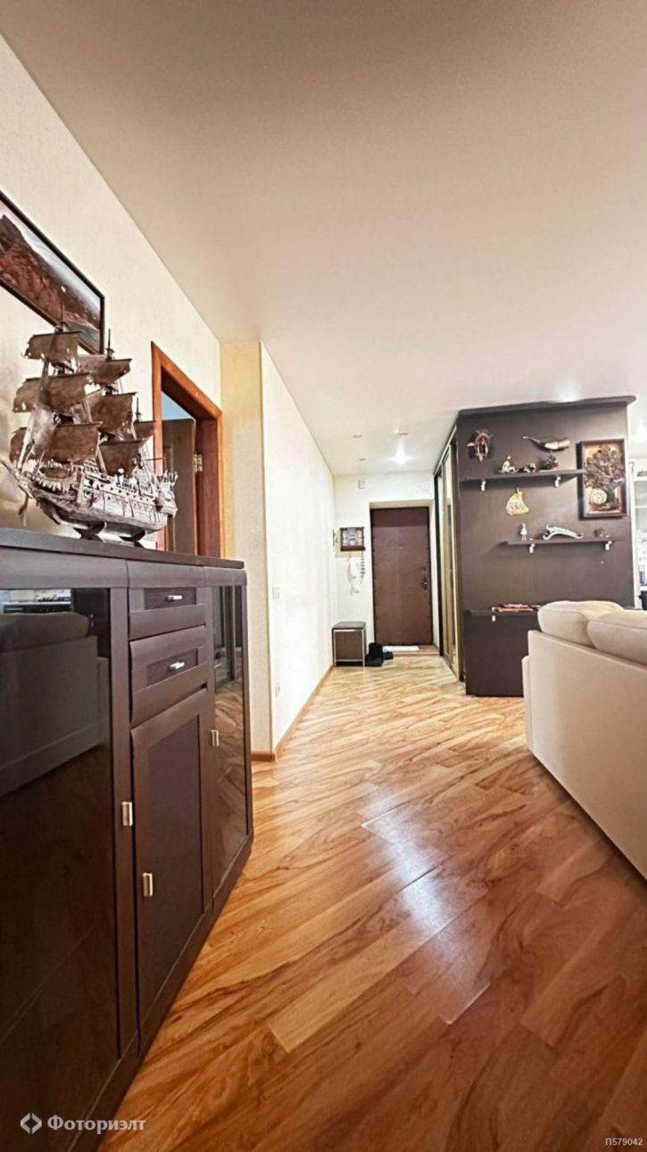 4-комн квартира Саловская ул, 8