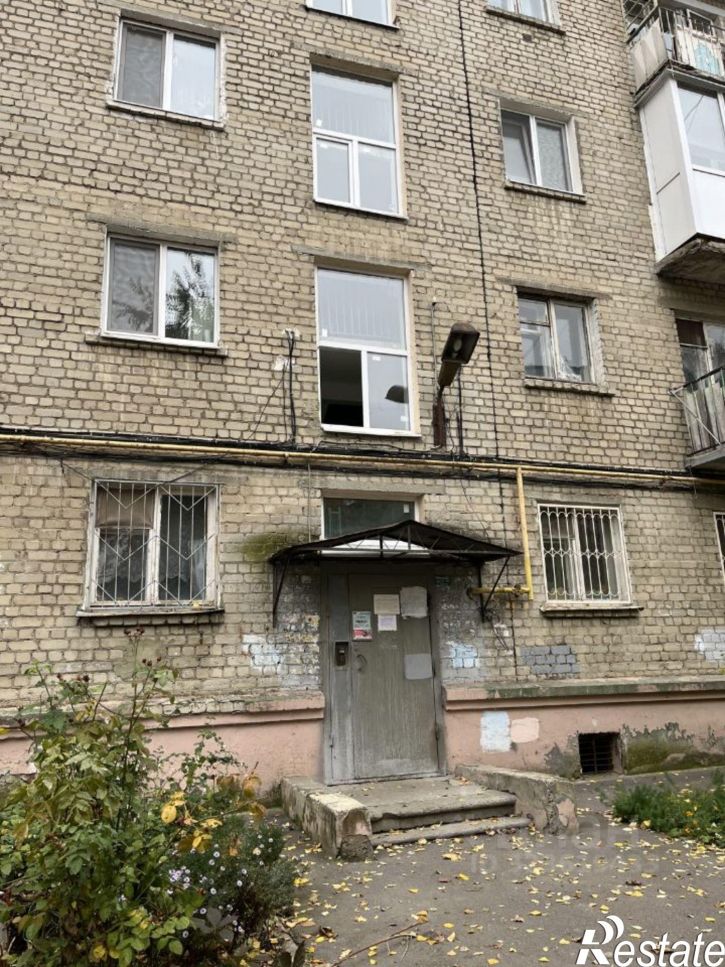 3-комн квартира пр-кт им 50 лет Октября, 136,  д. 136