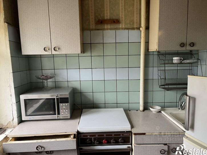 3-комн квартира пр-кт им 50 лет Октября, 136,  д. 136