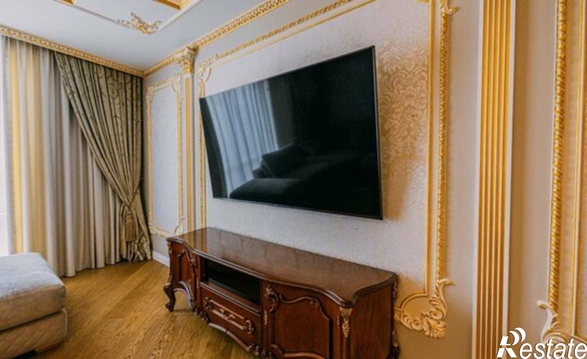 Купить квартиру за 35 000 000 рублей на Славянская пл, 2