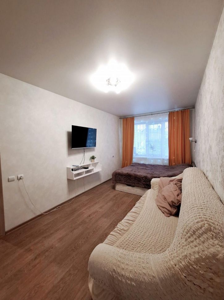 1-комн квартира Хрустальная, 68е