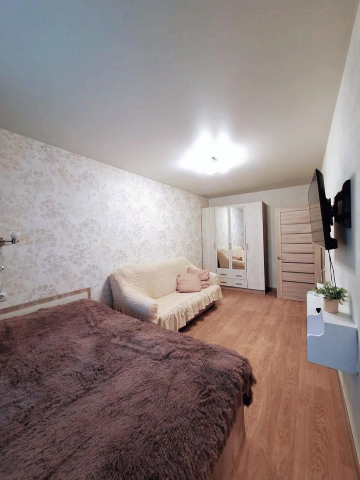 1-комн квартира Хрустальная, 68е