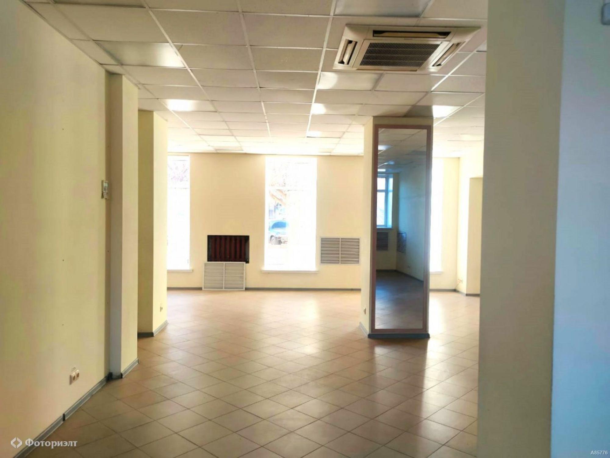 Сдать торговое помещение за 135 000 рублей на Садовая Большая ул, 100