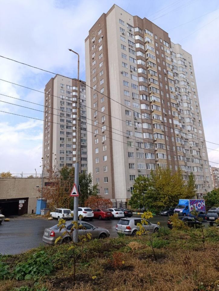 2-комн квартира Академика Антонова ул, 24