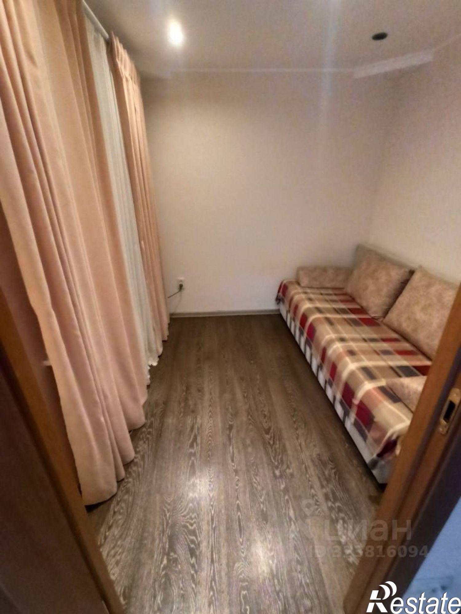 Сдать комнату за 10 000 рублей на ул им Сакко и Ванцетти, 12