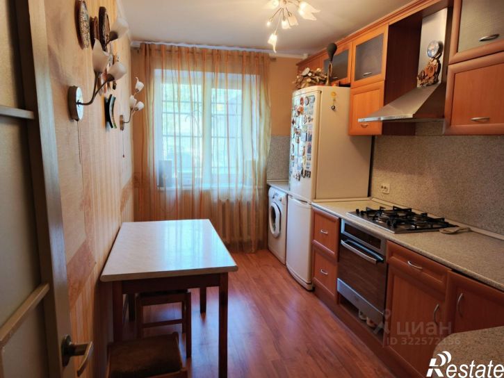 3-комн квартира ул Саловская, 8,  д. 8