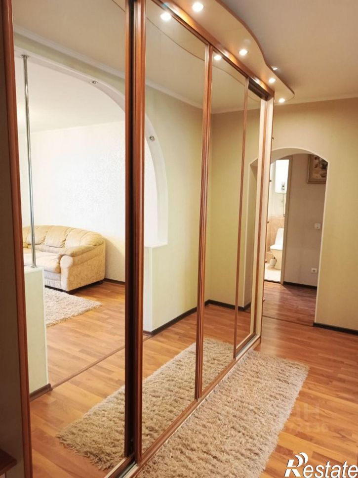 3-комн квартира ул Саловская, 8,  д. 8