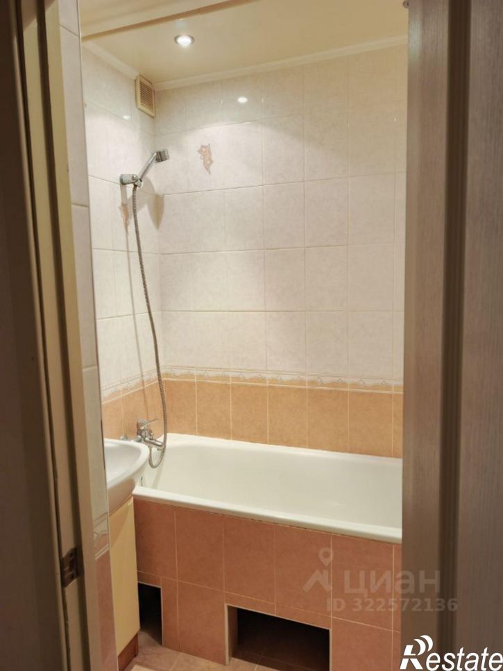 3-комн квартира ул Саловская, 8,  д. 8