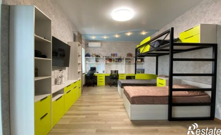 4-комн квартира ул им Менякина Ю.И., 1А,  д. 1А