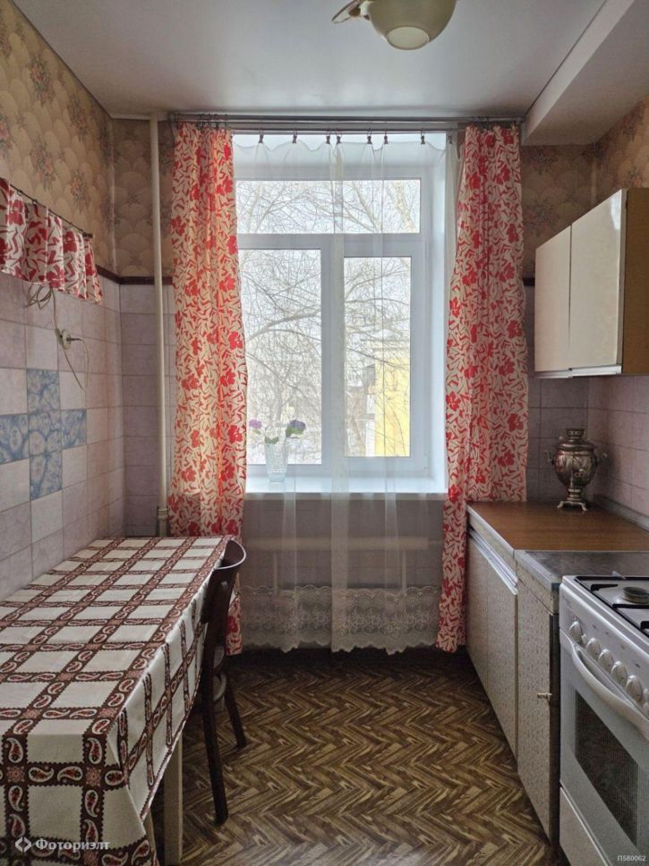 3-комн квартира Спартака ул, 1