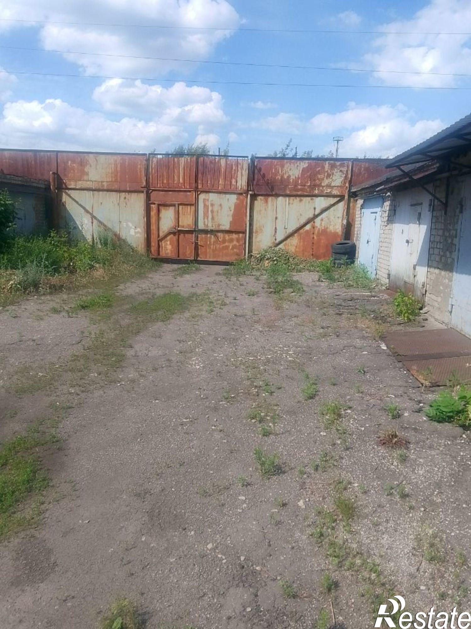 Купить гараж, место в паркинге за 350 016 рублей на Московская улица