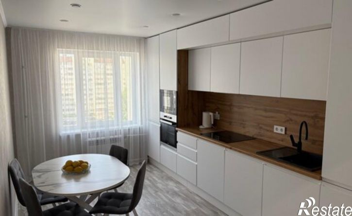 3-комн квартира ул Романтиков, 46,  д. 46