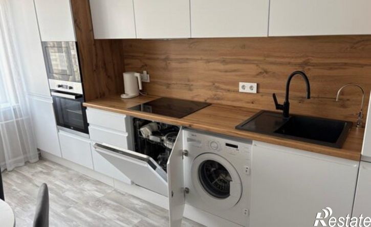 3-комн квартира ул Романтиков, 46,  д. 46
