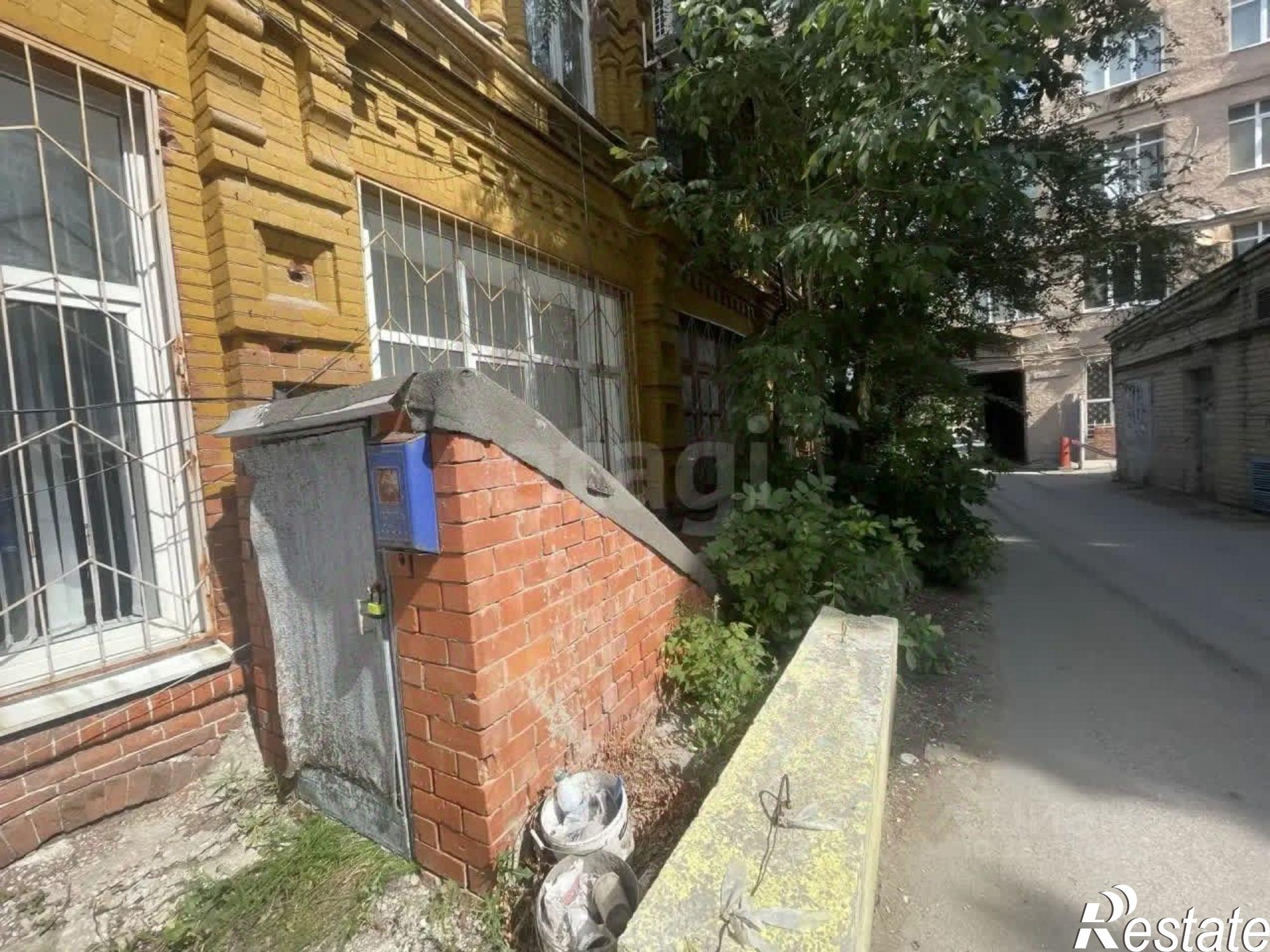 Купить складское помещение за 1 650 020 рублей на Театральная пл, 3