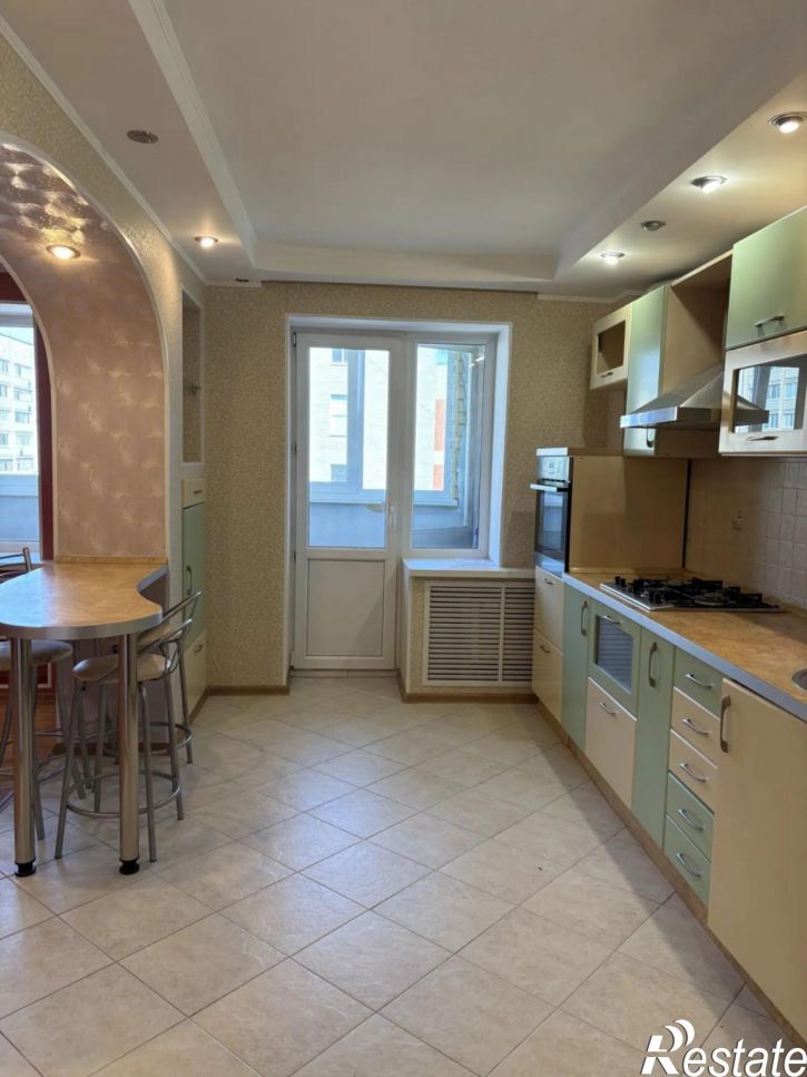 3-комн квартира Усть-Курдюмская, 3