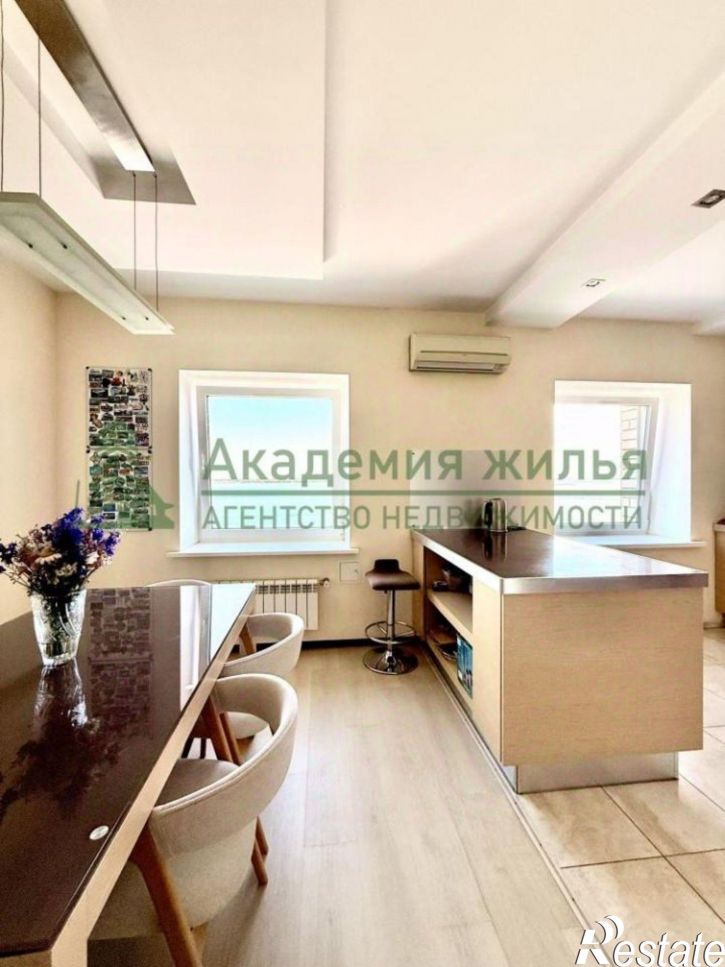 4-комн квартира ул им Чернышевского Н.Г., 92Б,  д. 92Б