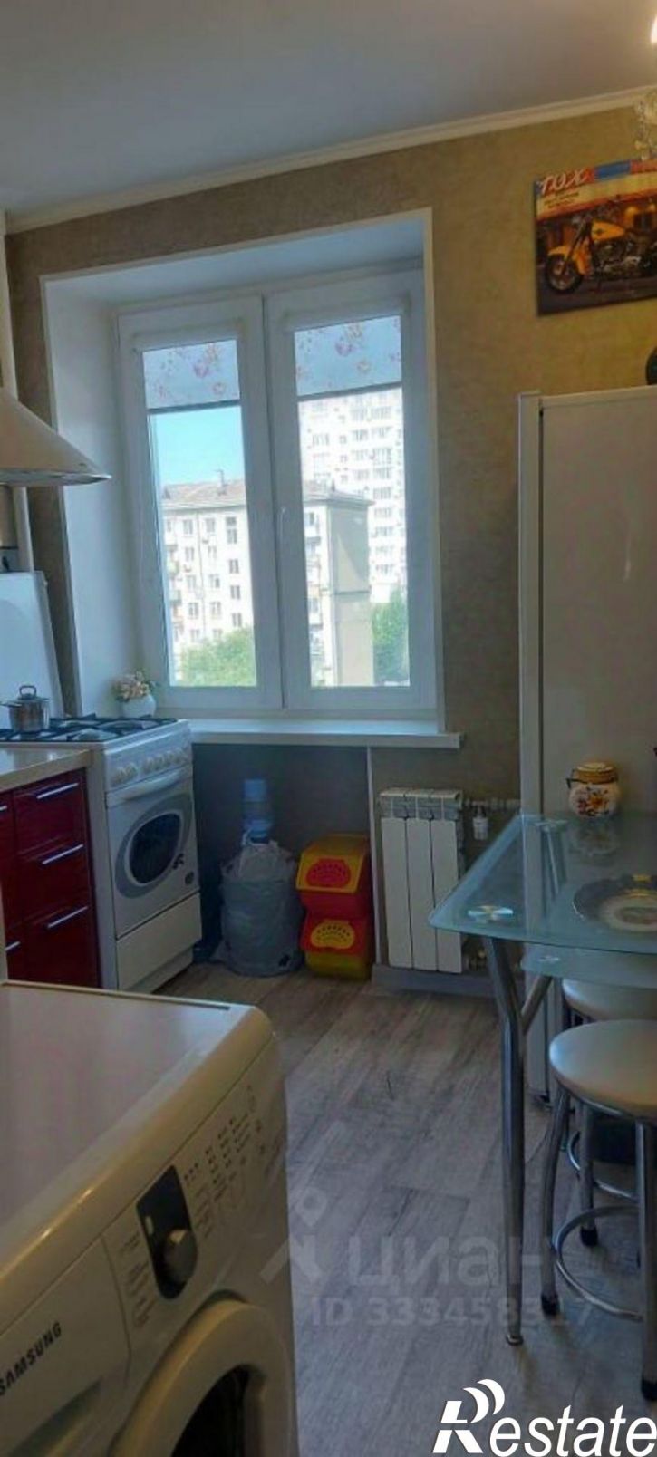 Комната пл им Кирова С.М., 8,  д. 8