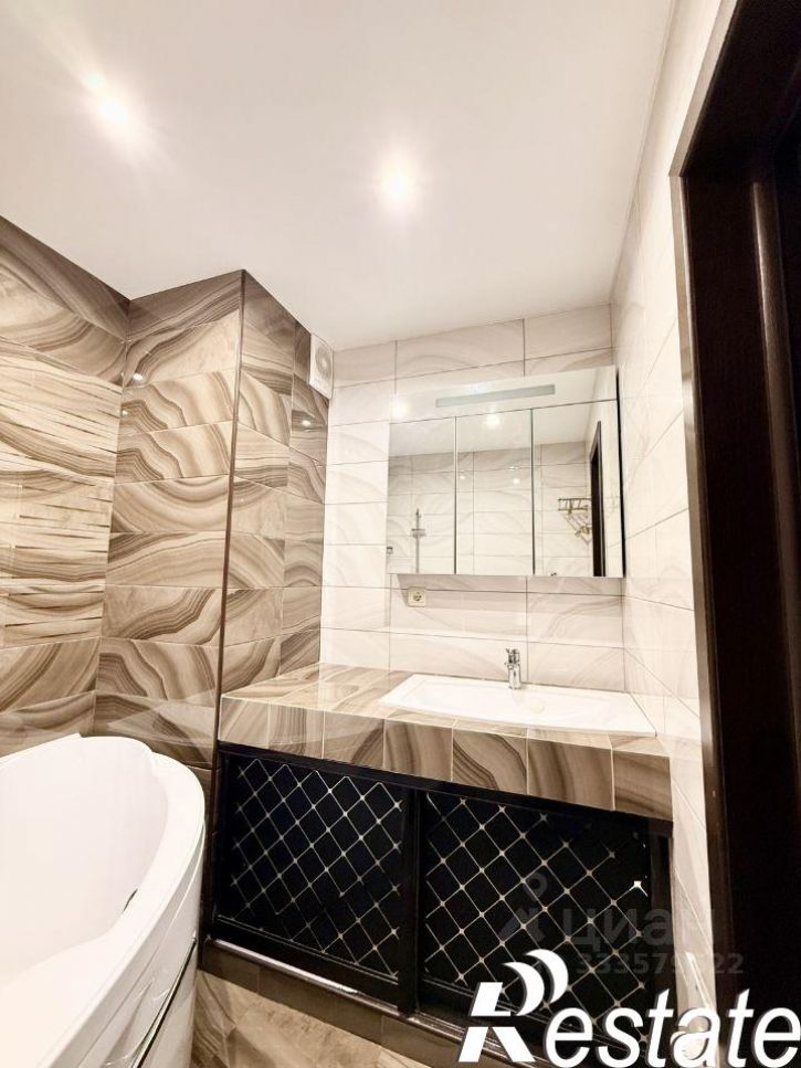 3-комн квартира улица Тархова, 29Б,  д. 29Б