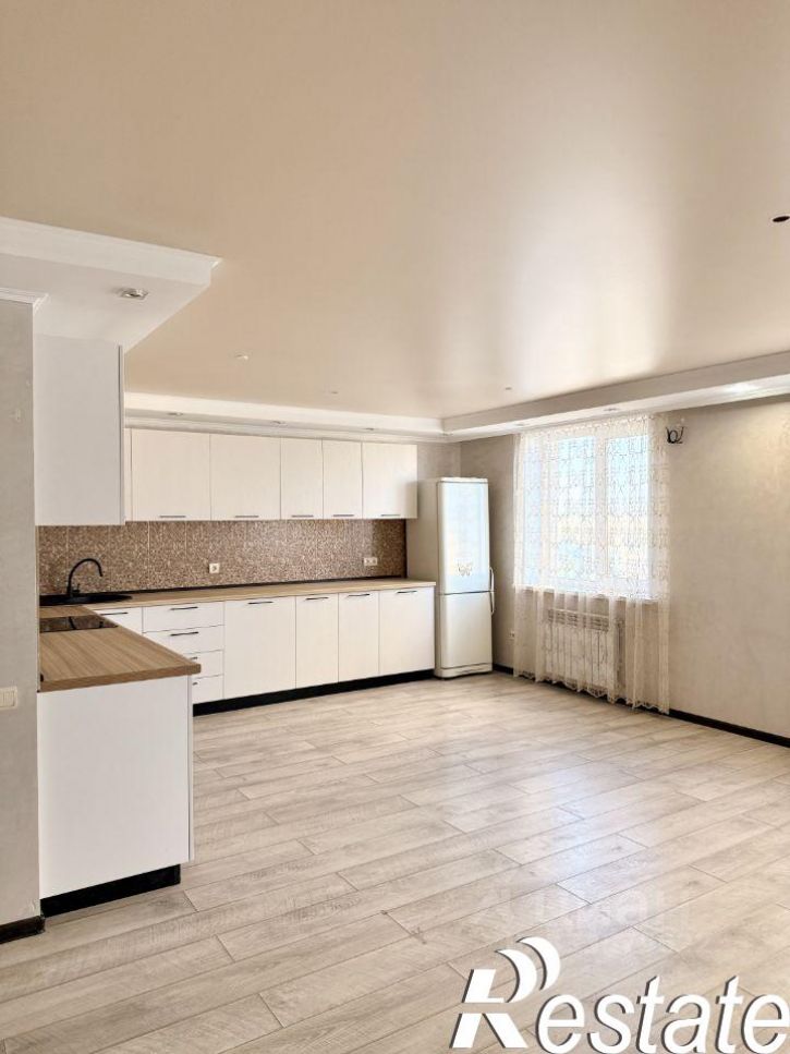 3-комн квартира улица Тархова, 29Б,  д. 29Б