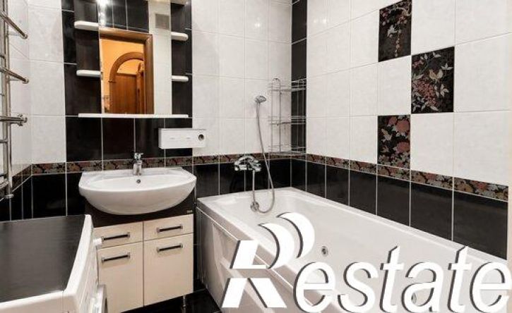 3-комн квартира улица Тархова, 40,  д. 40