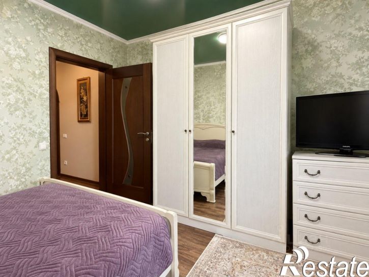 3-комн квартира улица Тархова, 40,  д. 40