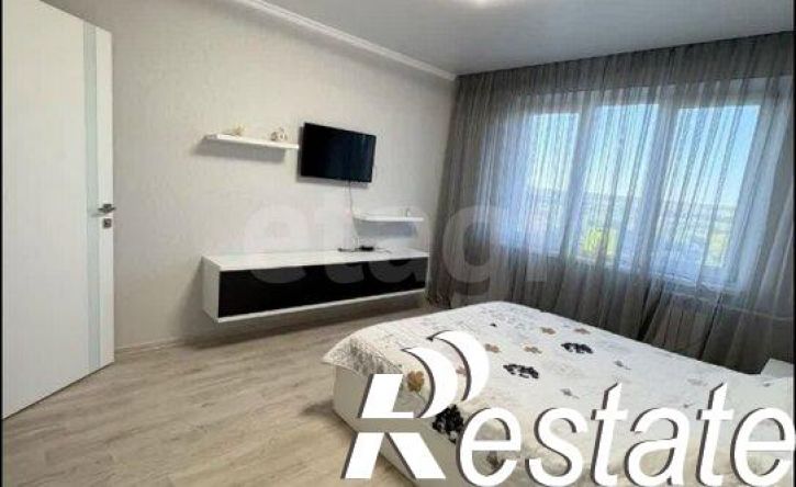 3-комн квартира улица Зыбина, 10,  д. 10