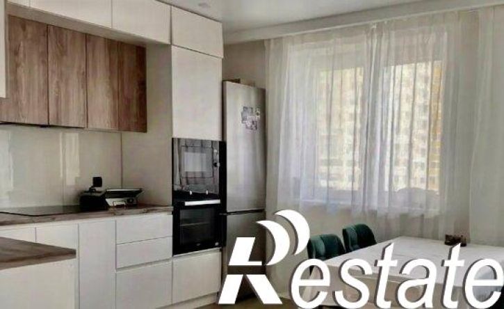 2-комн квартира проспект Героев Отечества, 4,  д. 4